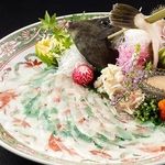 新鮮な対馬の鮮魚は透き通るほどの美しい身を誇っています。美しさはは新鮮な証です。