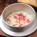 料理メニュー写真 【季節限定】桜の花釜めし