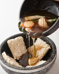 【おすすめ】おこげのシーフードのあんかけ 熱々石鍋で