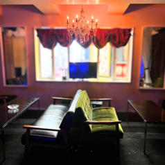 【最大12名ご利用可◎】半個室のソファー席がございます。