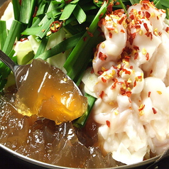 絶品！博多から直送幻のスープを使ったもつ鍋和牛もつ、野菜、素材にこだわっています。
