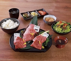 ランチタイムはお得な黒毛和牛の焼肉御膳を