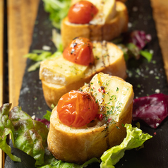 トマトとカマンベールのブルスケッタ