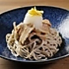 〆の冷やし肉そばの写真