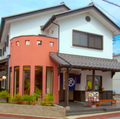 ☆お店の外観です☆久ぼ多屋は創立当時からの屋号で、お店の看板であります暖簾の○久（まるひさ）もその当時からの称号です。店の外は焼肉の香ばしい匂いも立ち込めています。　皆様、この暖簾を目指して来て頂ければと思います。