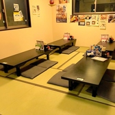 【貸切もご相談ください】1階はお一人様でもご利用いただける横並びのテーブル・4～6名様までご利用可能なテーブル席がございます。2階は広々とした空間の座敷席となっており、貸切の場合のみ最大24名様までのご予約を受け付けております！是非ご相談ください！