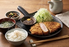 手仕込み厚切りロースカツ定食