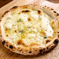 料理メニュー写真 《Bianco チーズベース》クアトロフォルマッジ  Quattro formaggi　チーズたぶん増量しました！