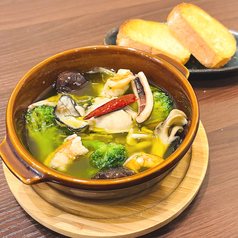 海鮮とキノコのアヒージョ