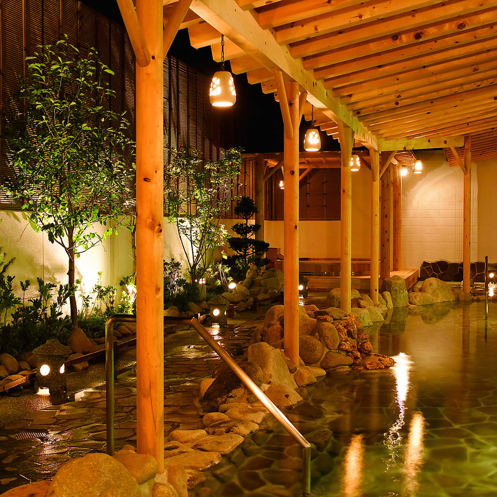 北海道の秘湯、「二股ラジウム温泉」をご堪能いただけます！当館自慢のゆったりとした露天風呂です。