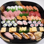 【お持ち帰り寿司】当店の味をご家庭でもお楽しみいただけます◎テイクアウトも豊富にご用意あります