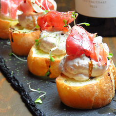 生ハムムースのブルスケッタ