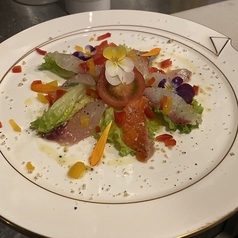 本日の厳選素材お魚のカルパッチョ