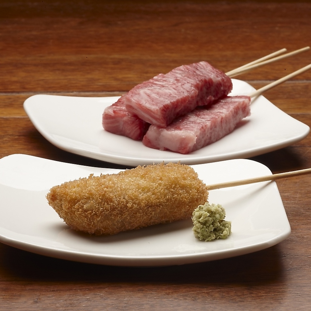 特別な極上串カツ。信州産和牛いちぼ、雲丹と子持ち昆布など、旬の食材を贅沢に使用した特別な一本。