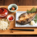 料理メニュー写真&nbsp;選んだ干物をその場で焼いて、お好きな小鉢を組み合わせた自分流定食！！