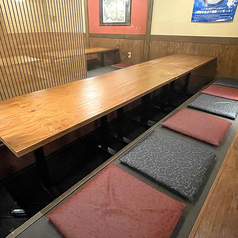 【2～6名様向け】ゆっくりとお過ごしいただける掘りごたつになっています。名物「正直塩つくね」「無敵ハツユッケ」や、鶏料理を多数ご用意しております。