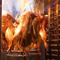 ボリューム満点！専用オーブンで焼き上げる北京ダック！