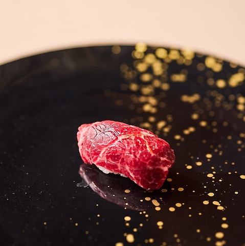 鯨肉の新しい魅力を発見し、驚きの美味しさが体験できる特別な料理をご用意してます。