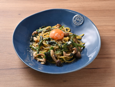 トリュフ香るホウレン草ときのこの和風パスタ