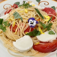 フレッシュトマトとモッツァレラチーズのスパゲッティ