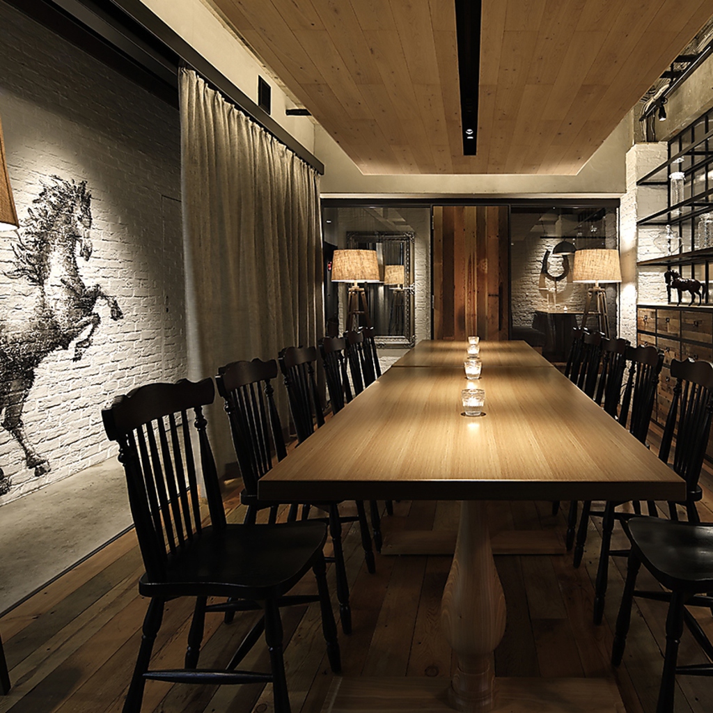 【個室】最大12名様ご案内 !  特別なシーンなどにも、12名様までご案内可能の完全個室になります。