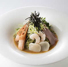 海の幸の茶そばサラダ