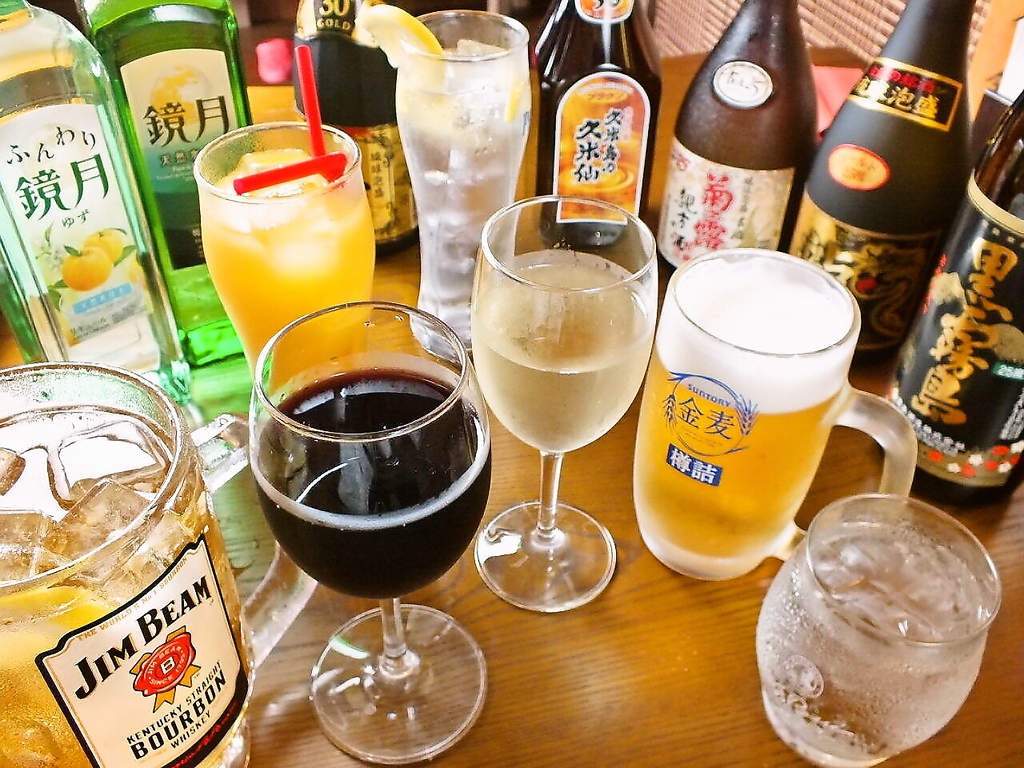 種類豊富な飲み放題は1時間1300円(税込)☆お好みのアラカルト料理と一緒にお楽しみください☆
