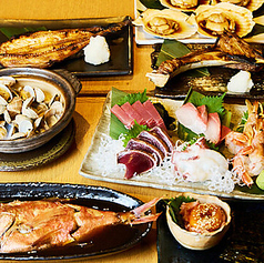 ◆◇寒ブリの刺身やアジフライなど、お酒とよく合う一品料理が充実◆◇418円(税込)〜の写真