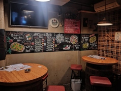 3名席が2卓ございます