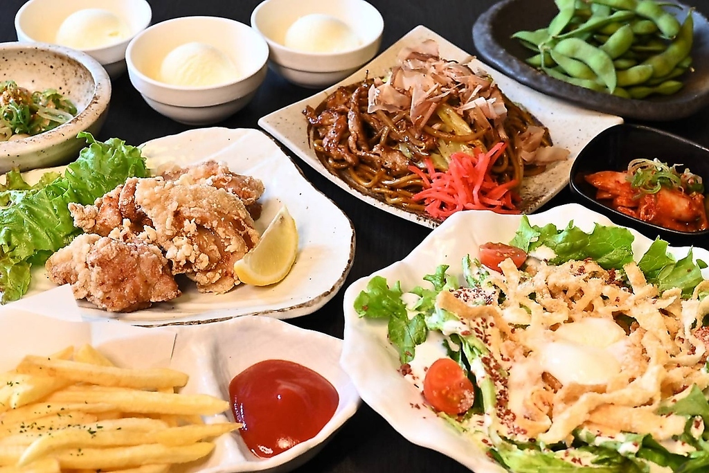 当店のアラカルト料理は種類豊富です！忘新年会歓送迎会等宴会各種のご予約大歓迎！