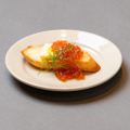 料理メニュー写真&nbsp;いくらと発酵バターのブルスケッタ