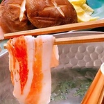 黒豚しゃぶしゃぶが楽しめる♪黒豚キムチ鍋やもつ鍋、湯豆腐、寄せ鍋もあり◎！心も体もあたたかく♪