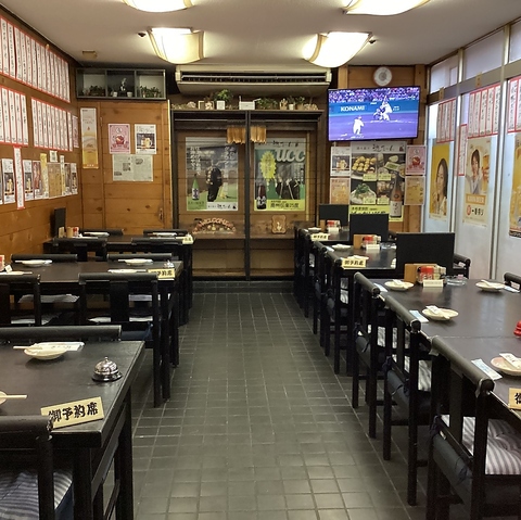 創業50 年！セルフたこ焼き、串カツ、もつ鍋  ビル地下に隠れた昔ながらの居酒屋