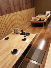 ゆったりくつろげる掘りごたつ席です。