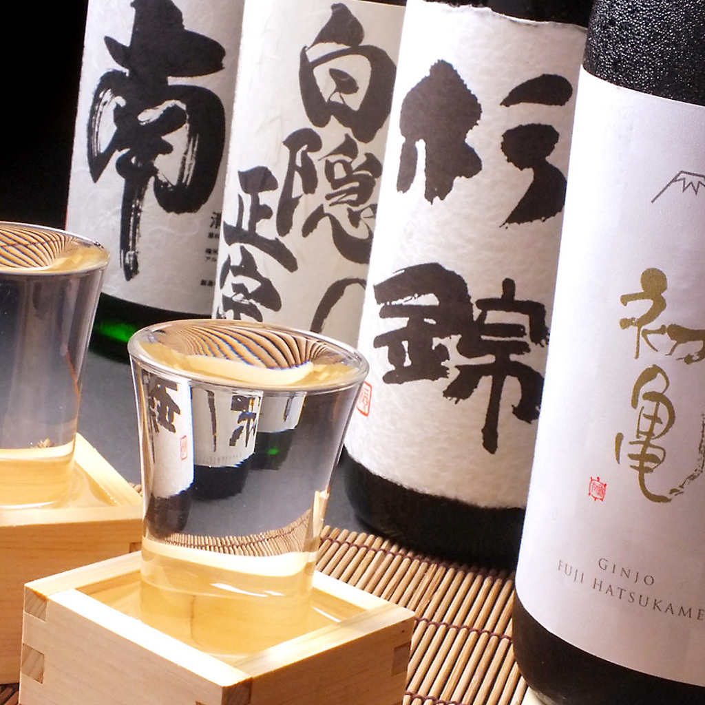 静岡の地酒を数多くご用意。その他全国から仕入れた日替わりのお酒も。