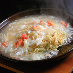 蟹肉魚翅炒麺／蟹肉入りふかひれあんかけ焼そば（塩味）