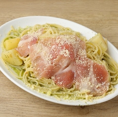 生ハムのせジェノベーゼパスタ