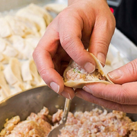 【手作り】餃子を職人が1つずつ手作りのこだわり♪