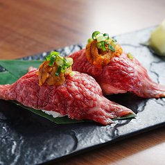 和牛赤身の生肉ウニ握り（一貫）