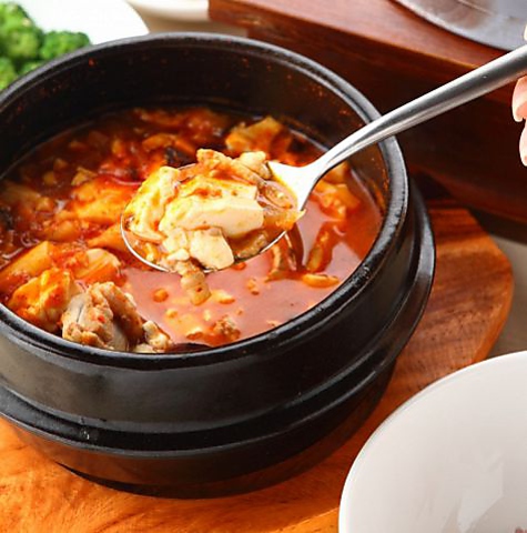 韓国のオモニが作るスンドゥブやビビンバを味わう本格韓国料理のお店☆