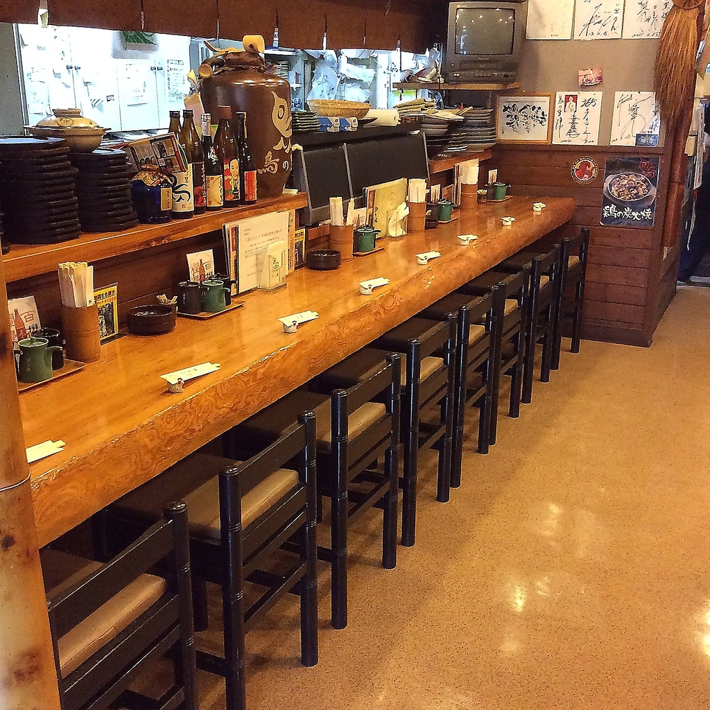 お一人様でも気軽に立ち寄りやすいカウンター席をご用意しております！サク飲みやデートにも◎