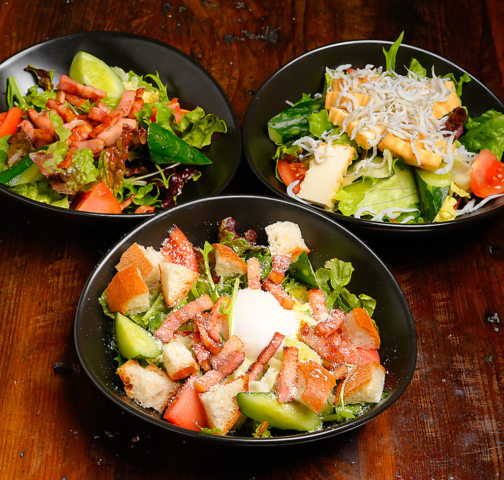 新鮮野菜のサラダ各種取り揃えております！ヘルシーで女子会などにもおすすめです♪ぜひお試し下さい