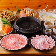 あじとオリジナルの「そばつゆ」で食べる黒豚しゃぶしゃぶの写真