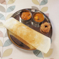 炭火焼タンドリーや限定の南インド料理も楽しめます♪
