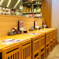 レトロだけどモダンな店内カウンター席でサク飲みはいかがですか？飲み放題は30分からご利用いただけます！