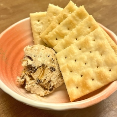 プルーンのハニーチーズとクラッカー
