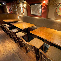 【最大12名様向け】テーブルを繋げて、最大12名様までご利用いただけます。お得な飲み放題やコースも多数ご用意しております。ご予約はお早めに！