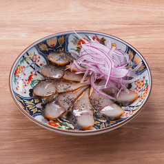 国産〆さばスモークのカルパッチョ/めかぶ山葵とろろ