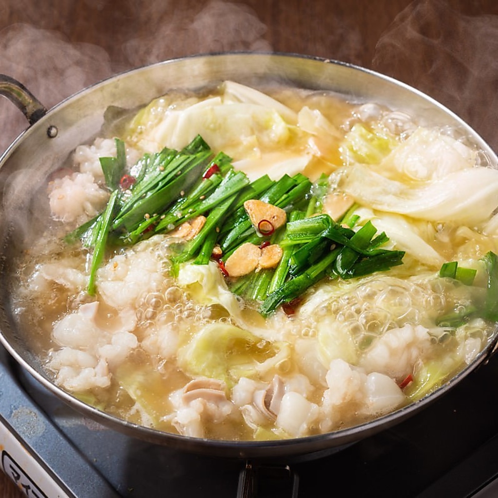 低カロリーな鶏鍋やがっつり豚チゲ鍋など季節にうれしい鍋メニューも各種ご用意あります！