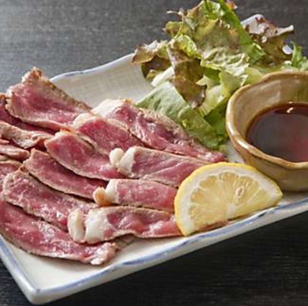 お肉好き必見！当店おすすめメニュー【牛のタリアータ】口どけまろやかなその味はお酒によく合います